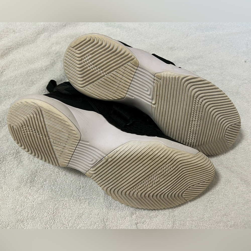 Nike 2018 LeBron Soldier 12 Mens Laceless Black & White Basketball Sneakers 9.5 - Picture 5 of 14